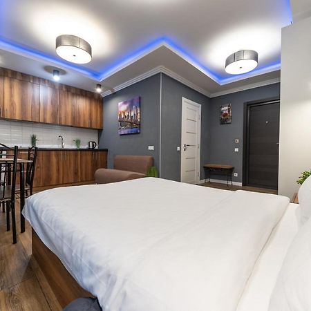 Lux Apartment Near Arena City Kiev Eksteriør bilde
