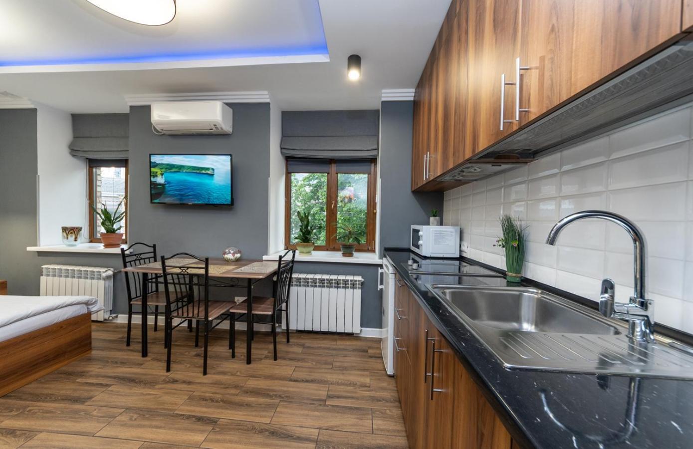 Lux Apartment Near Arena City Kiev Eksteriør bilde