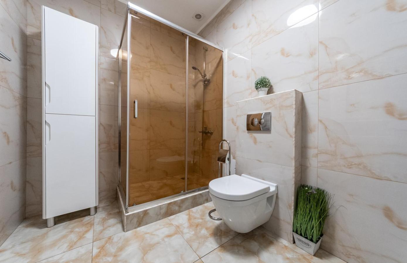 Lux Apartment Near Arena City Kiev Eksteriør bilde
