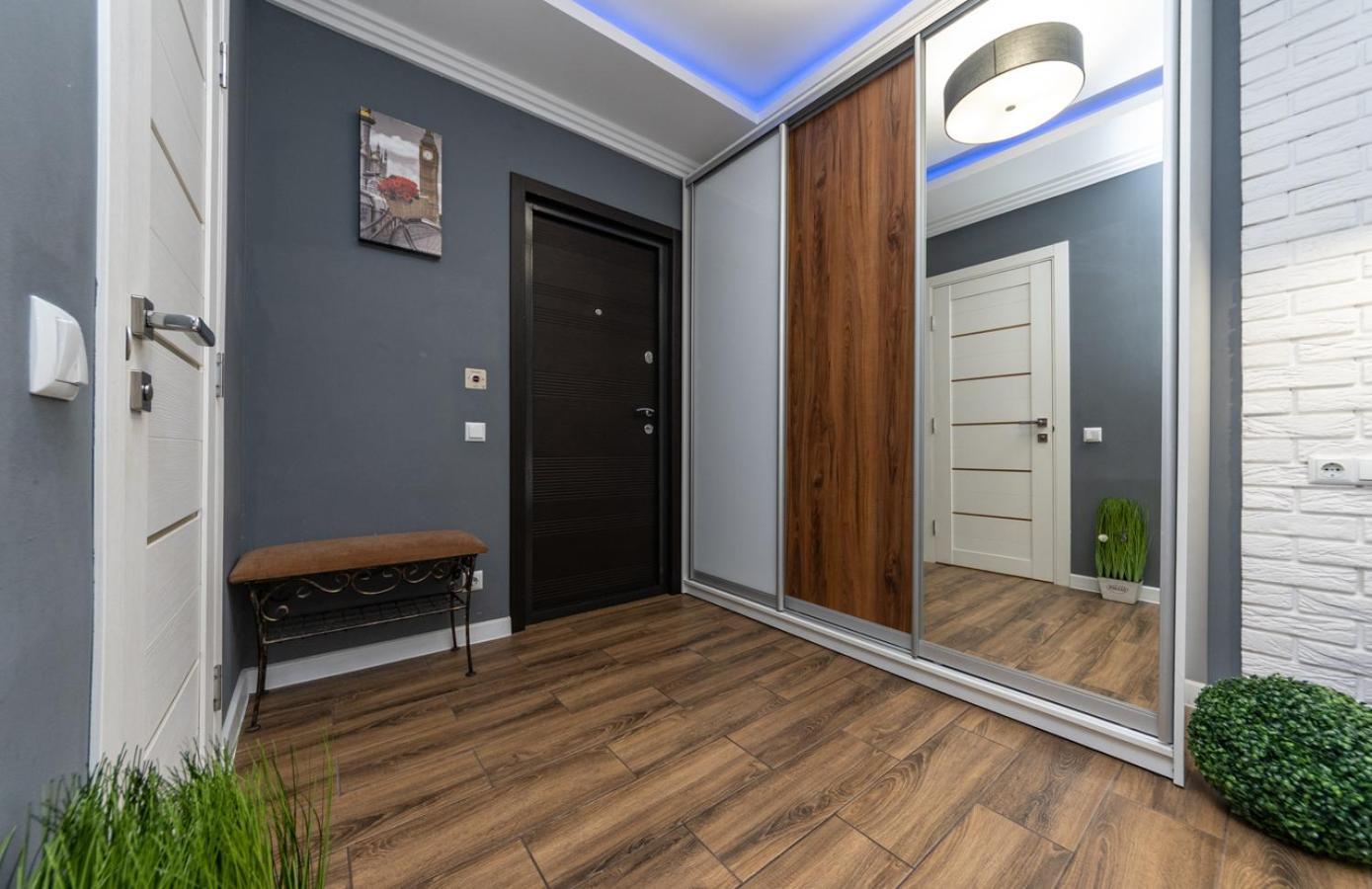 Lux Apartment Near Arena City Kiev Eksteriør bilde