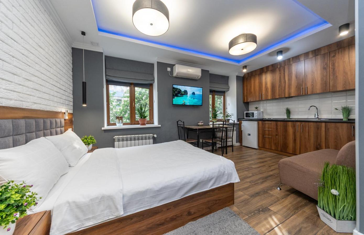Lux Apartment Near Arena City Kiev Eksteriør bilde
