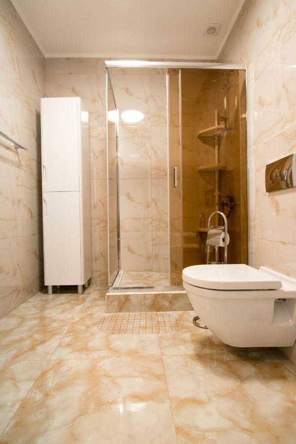 Lux Apartment Near Arena City Kiev Eksteriør bilde