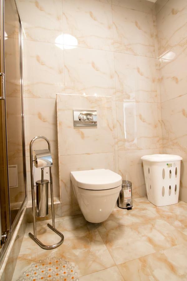 Lux Apartment Near Arena City Kiev Eksteriør bilde